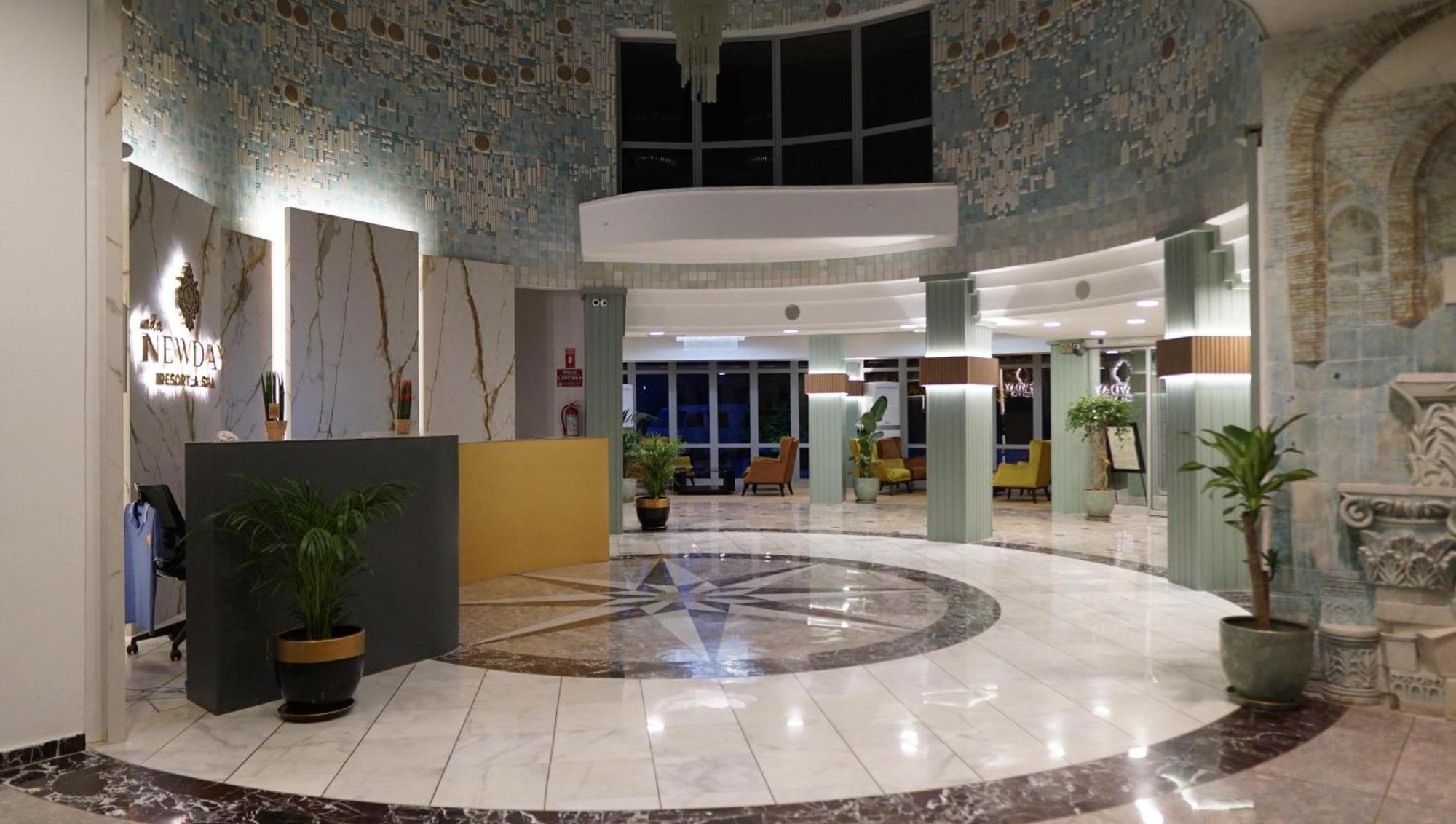 Ada Newday Resort Hotel คูซาดาซี ภายนอก รูปภาพ