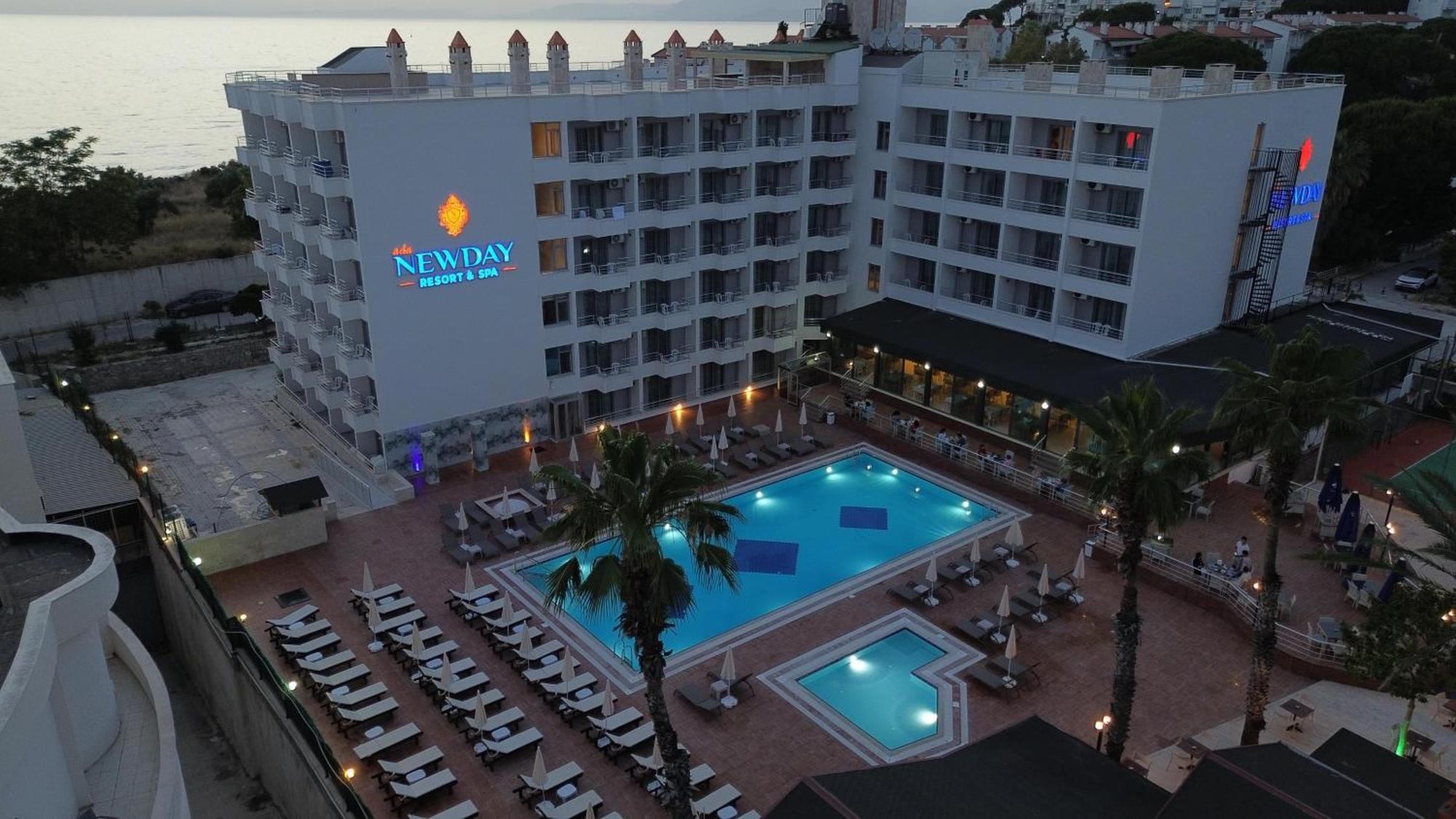Ada Newday Resort Hotel คูซาดาซี ภายนอก รูปภาพ