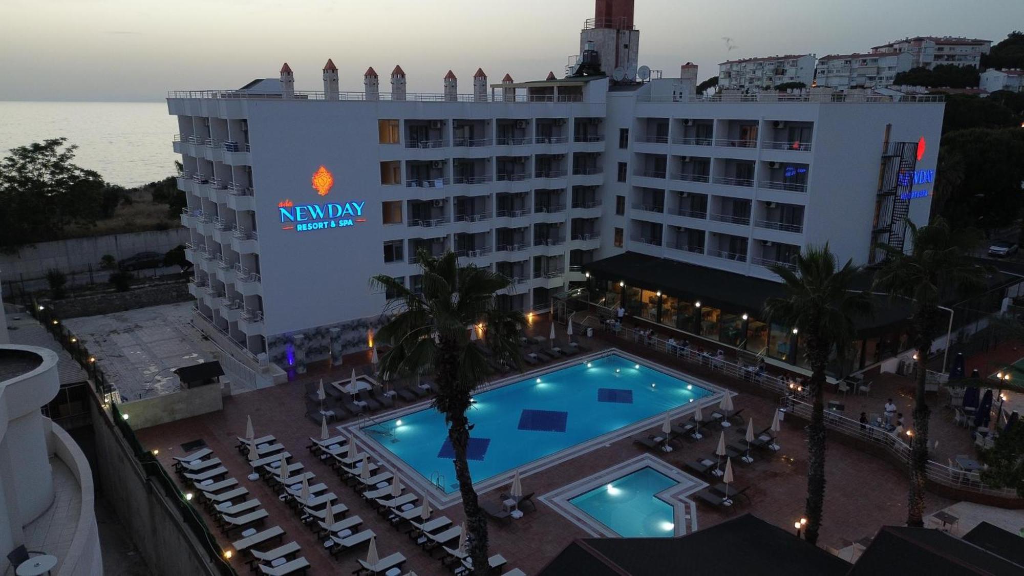 Ada Newday Resort Hotel คูซาดาซี ภายนอก รูปภาพ